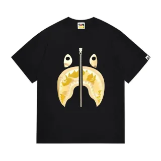 تي شيرت A Bathing Ape هودي القرش أسود ذهبي بطباعة جرافيك وتفصيل سحاب