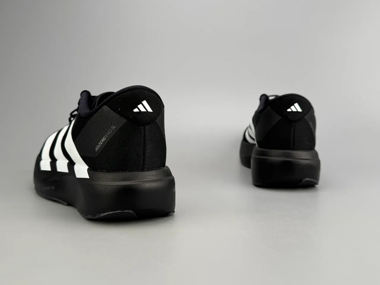 Adidas Adizero Evo SL Tênis de corrida pretos e brancos 6