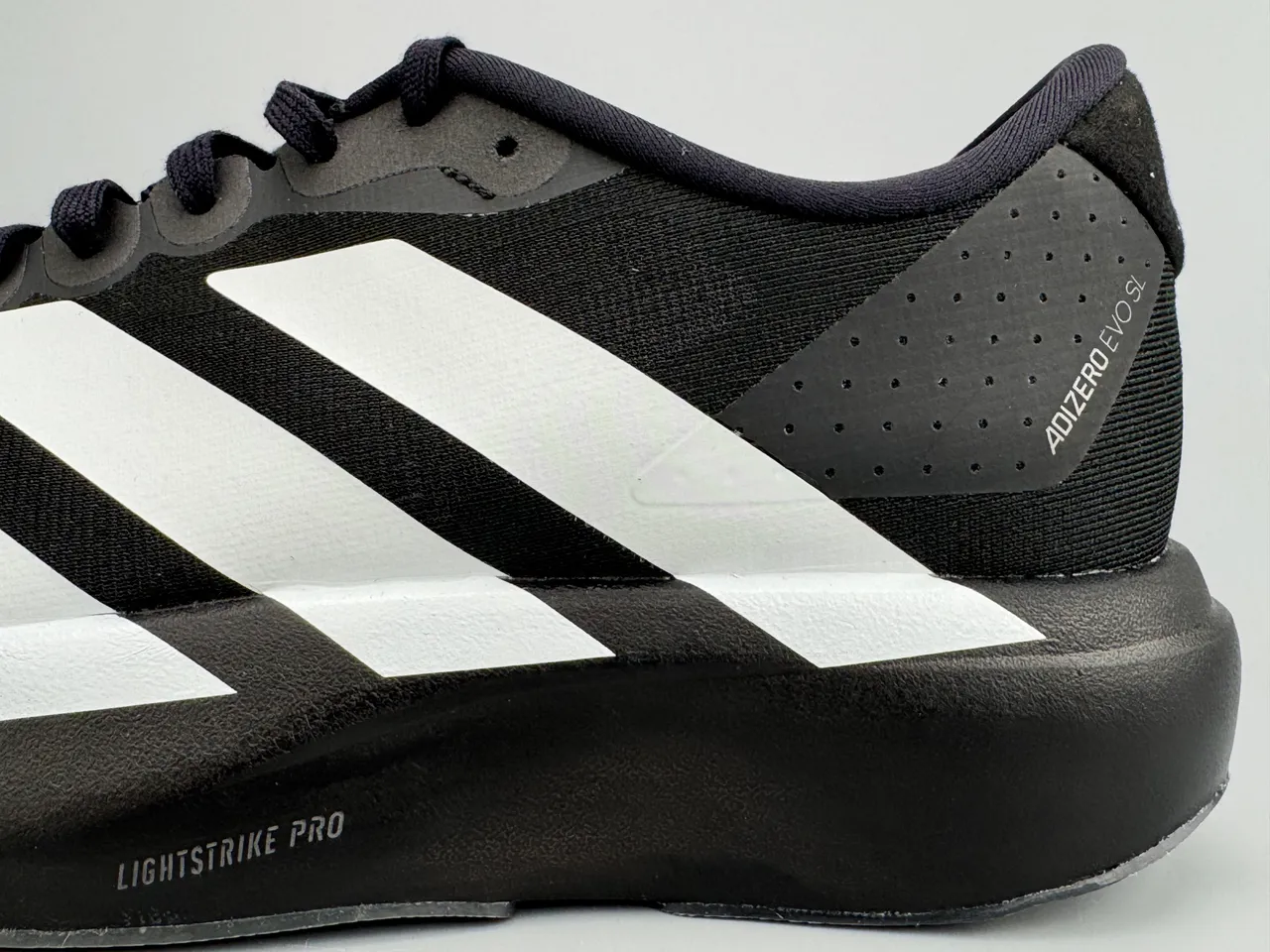 Adidas Adizero Evo SL Tênis de corrida pretos e brancos 7