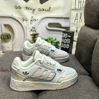 Adidas أحذية رياضية بيج رمادي low-top كولار مبطن أسلوب حياة