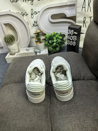 Adidas Beige Gris Low-Top Zapatillas con Collar acolchado Lifestyle 8