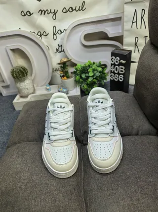 Adidas Beige Gris Low-Top Zapatillas con Collar acolchado Lifestyle 10