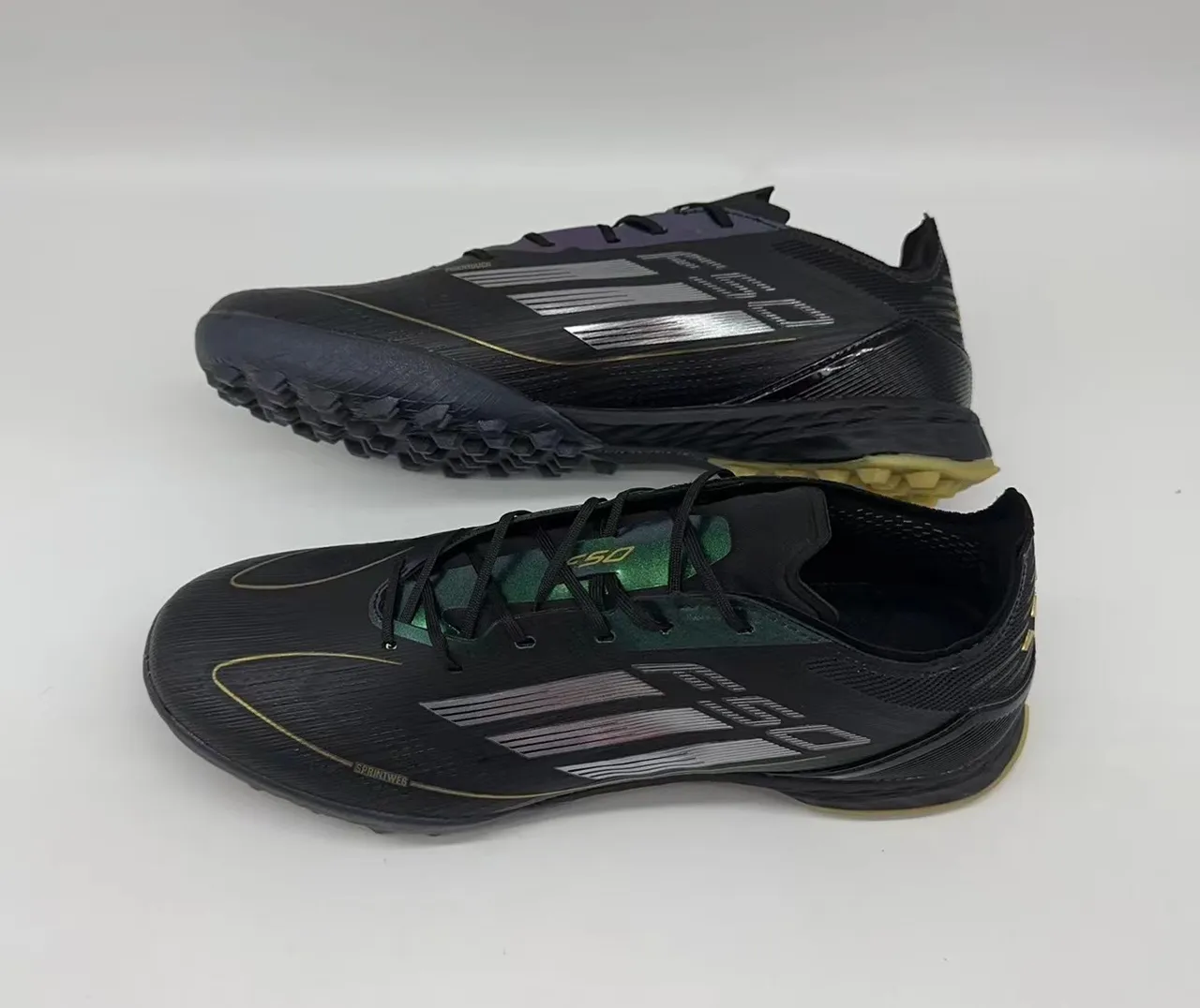 Adidas Sapatos de futebol turf preto verde baixo corte com cadarço parte superior texturizada de material sintético 2