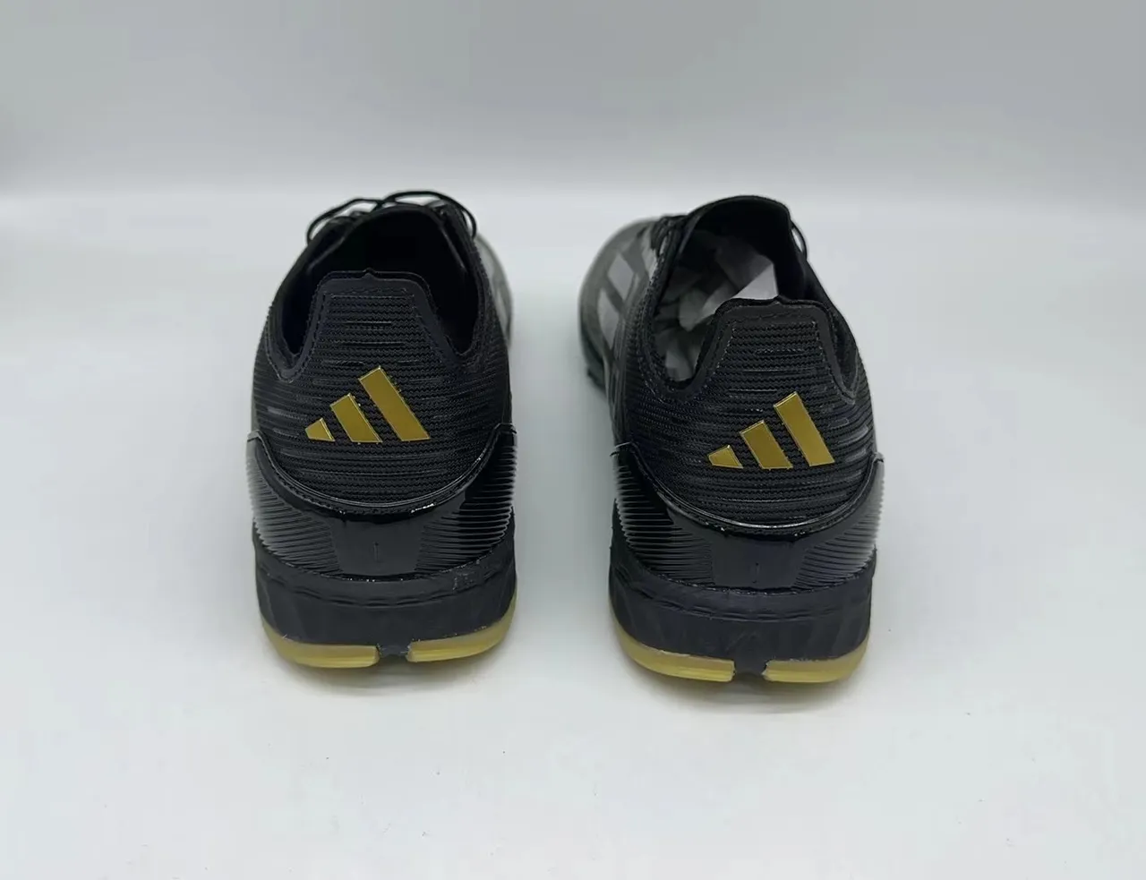 Adidas Sapatos de futebol turf preto verde baixo corte com cadarço parte superior texturizada de material sintético 3