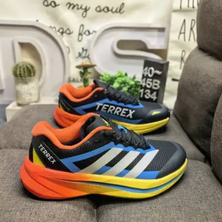 Adidas 黑色橙色工程网面鞋面三条纹侧边面板跑鞋