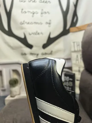 Adidas Chaussures de soccer indoor sans lacets slip-on en cuir noir blanc 3
