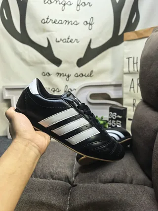 Adidas Chaussures de soccer indoor sans lacets slip-on en cuir noir blanc 5