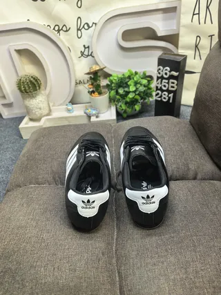 Adidas Chaussures de soccer indoor sans lacets slip-on en cuir noir blanc 8