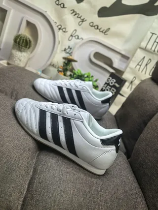 Adidas Chaussures de soccer indoor sans lacets slip-on en cuir noir blanc 17