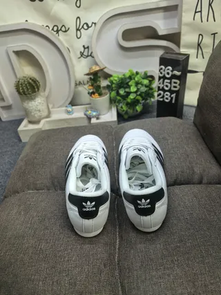 Adidas Chaussures de soccer indoor sans lacets slip-on en cuir noir blanc 18