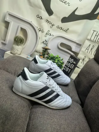 Adidas Chaussures de soccer indoor sans lacets slip-on en cuir noir blanc 19