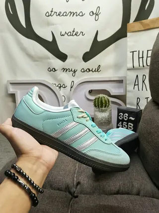 Adidas Chaussures Lifestyle Bleu Argent Basse avec Tige en Daim et Cuir 5