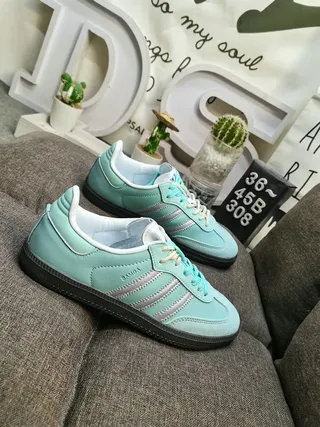 Adidas Chaussures Lifestyle Bleu Argent Basse avec Tige en Daim et Cuir 9