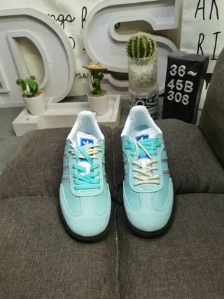 Adidas Chaussures Lifestyle Bleu Argent Basse avec Tige en Daim et Cuir 10
