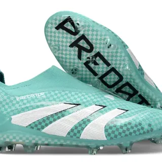 Adidas Chaussures de football avec empeine bleu blanc translucide à carreaux, col de chaussette, semelle pour terrain ferme