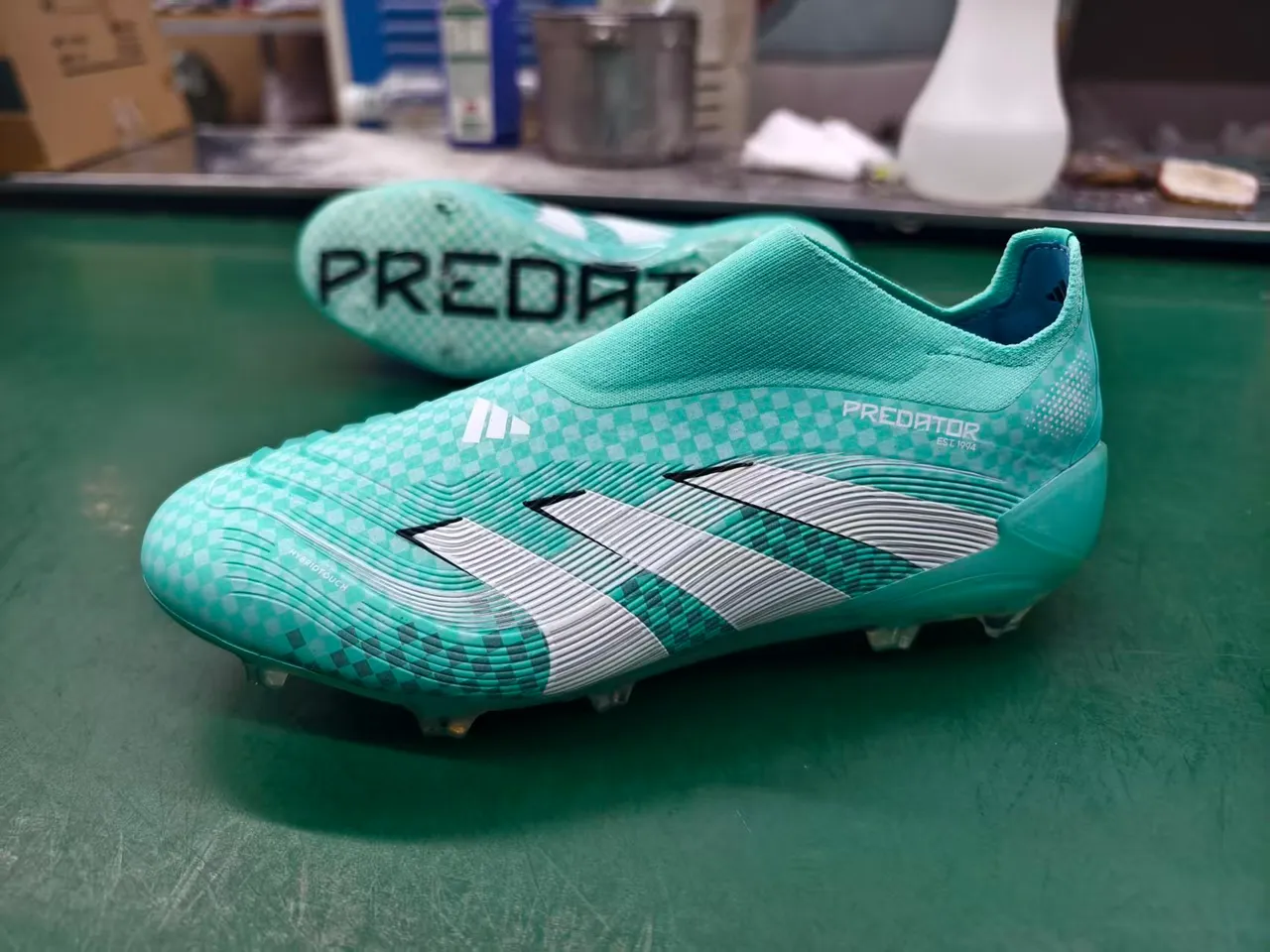 Adidas Zapatos de fútbol con empeine azul blanco translúcido a cuadros, cuello tipo calcetín, suela para terreno firme 8