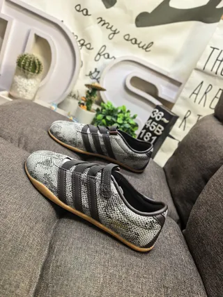 Adidas 灰黑蛇纹合成鞋面三道杠运动鞋 7