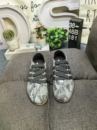 Adidas 灰黑蛇纹合成鞋面三道杠运动鞋 10