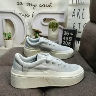 Adidas حذاء رياضي رمادي أبيض جلد سويدي منصة نمط حياة