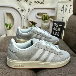 Adidas حذاء Lifestyle رمادي أبيض جلد سويدي ثلاث شرائط جانبية