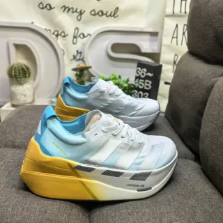 Adidas Lightstrike Pro Branco Azul Midsole Esculpido Gradiente Amarelo Sola Tênis de corrida