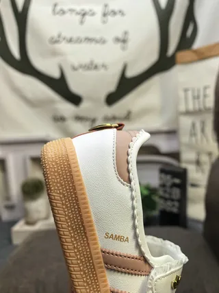 Adidas Mary Jane أبيض وبني بدون أربطة مع حاشية مقصوصة Mary Jane Shoes 3