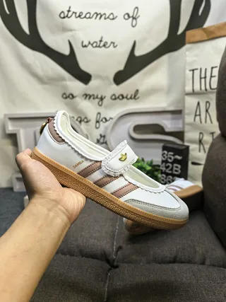 Adidas Mary Jane أبيض وبني بدون أربطة مع حاشية مقصوصة Mary Jane Shoes 5