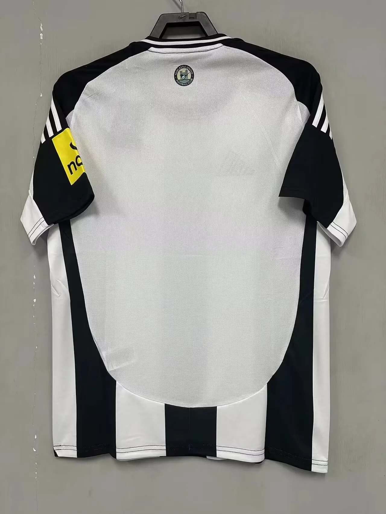 Adidas Newcastle United কালো ও সাদা ডোরা ফুটবল জার্সি 3