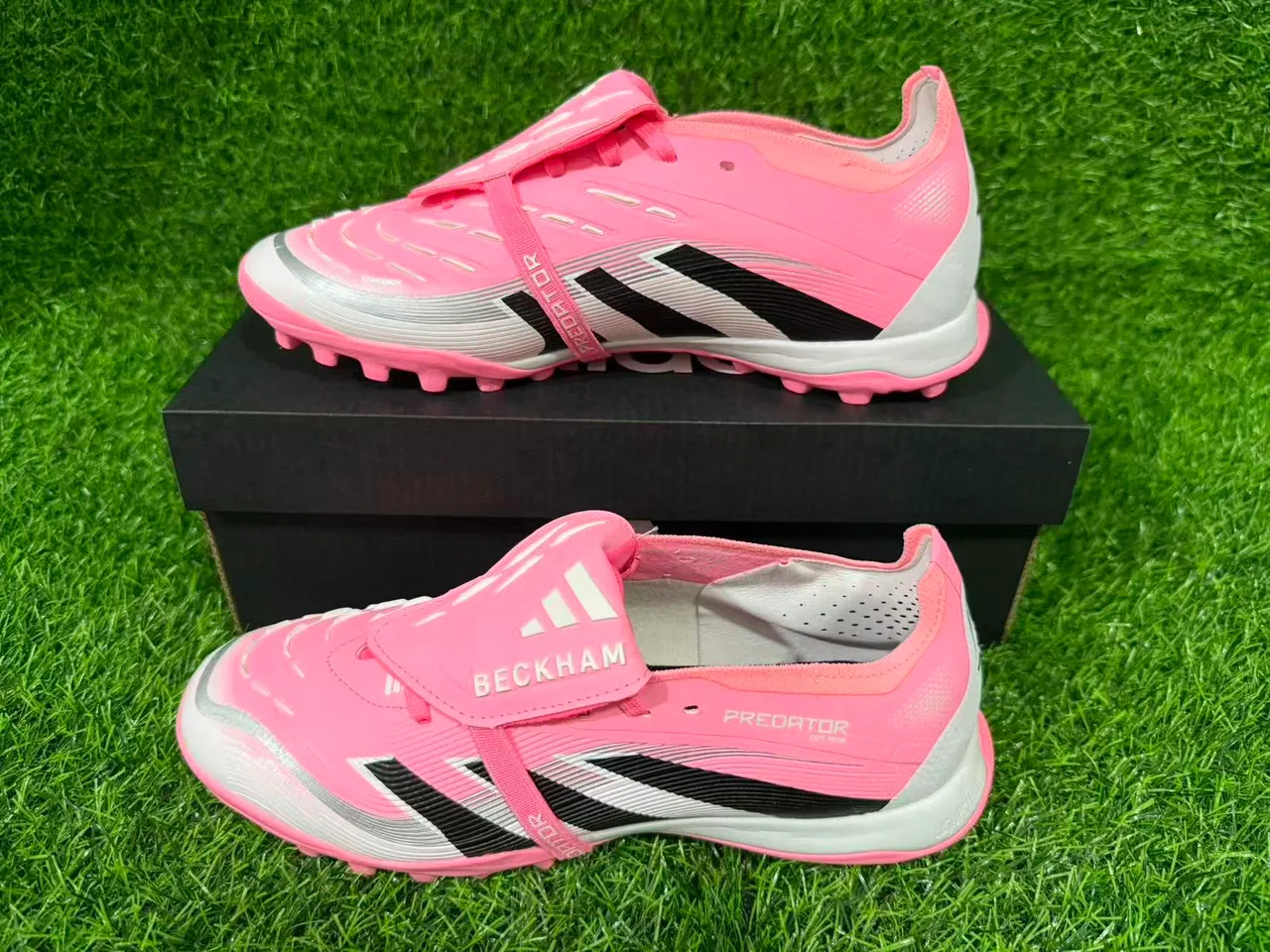 Adidas Predator पिंक ब्लैक लो-कट लेसलेस स्ट्रैप टर्फ सोकर जूते 2