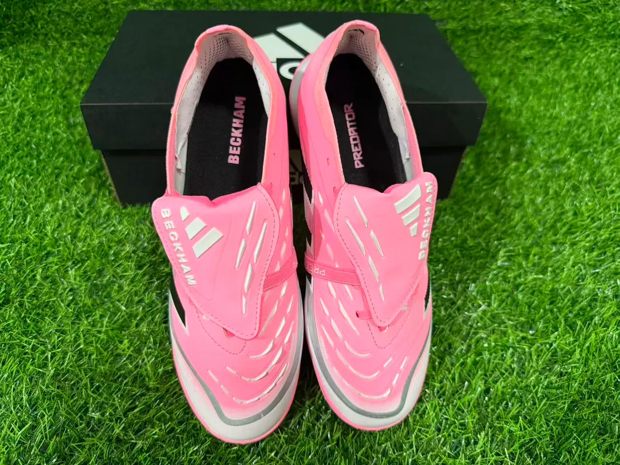 Adidas Predator पिंक ब्लैक लो-कट लेसलेस स्ट्रैप टर्फ सोकर जूते 5