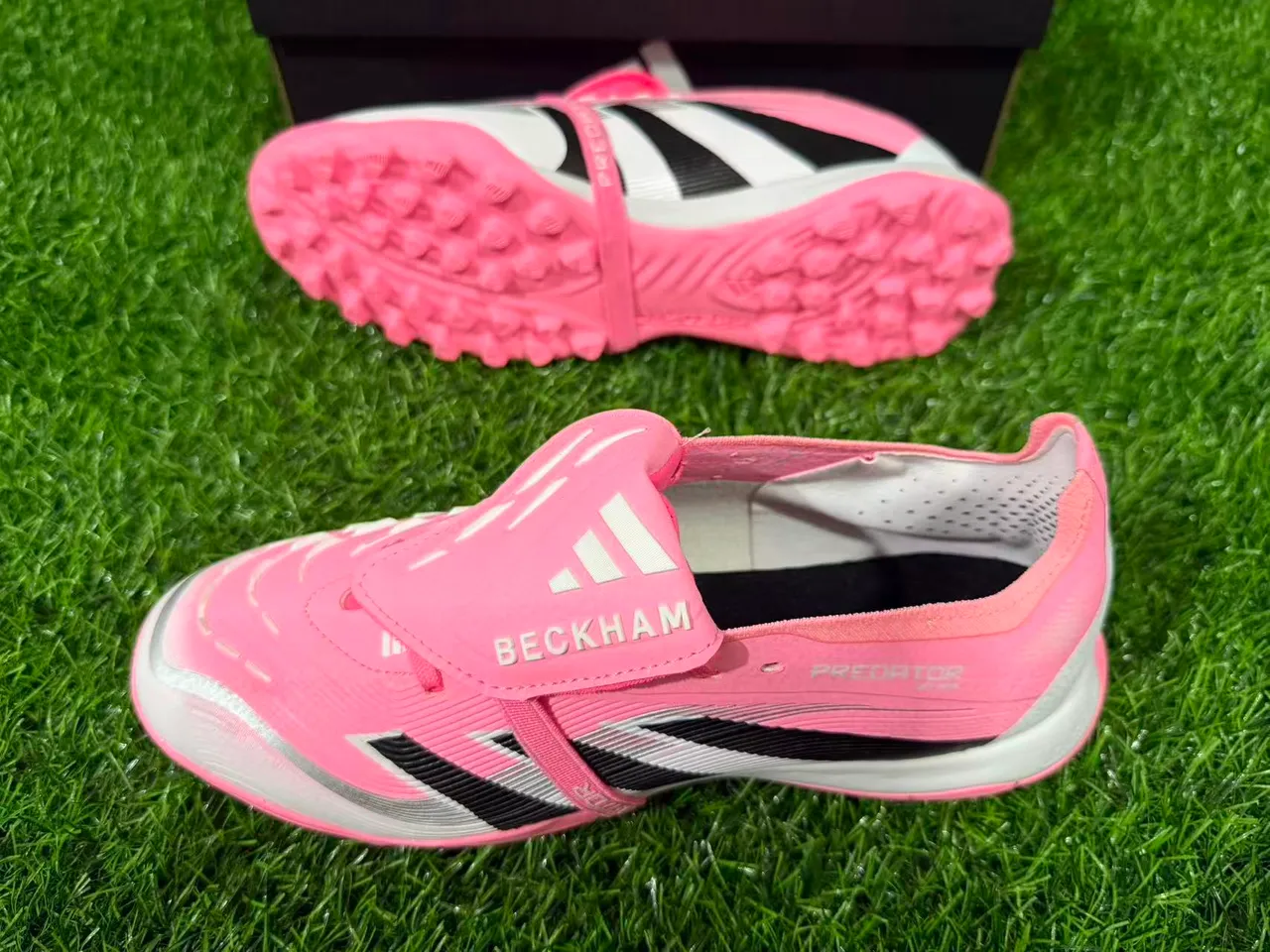 Adidas Predator पिंक ब्लैक लो-कट लेसलेस स्ट्रैप टर्फ सोकर जूते 6