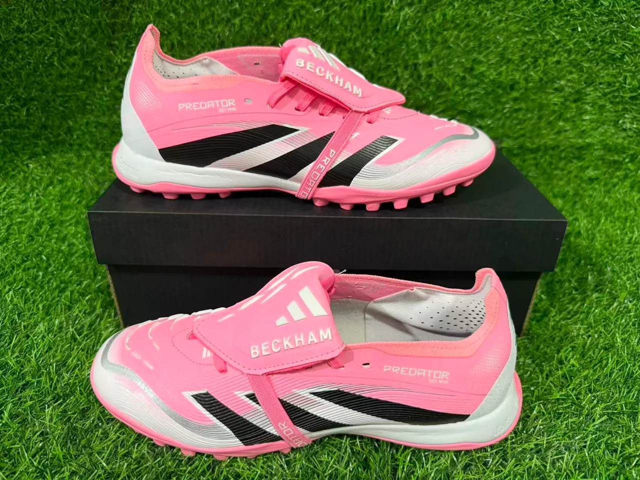 Adidas Predator पिंक ब्लैक लो-कट लेसलेस स्ट्रैप टर्फ सोकर जूते 8