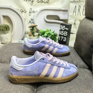 Adidas 紫色米色麂皮鞋面三条纹侧边面板生活方式运动鞋