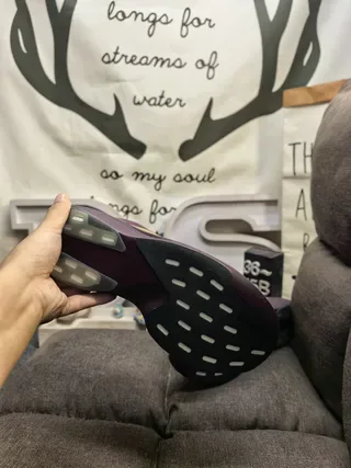 Adidas Zapatillas Moradas Doradas con Malla Superior y Rayas 4