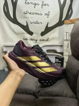 Adidas Zapatillas Moradas Doradas con Malla Superior y Rayas 5