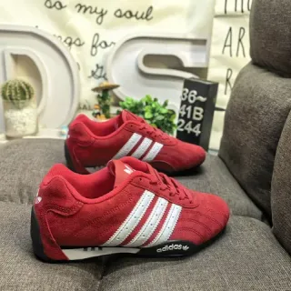 Adidas أحمر وأبيض سويد أعلى ثلاث شرائط لوح جانبي حذاء لايف ستايل