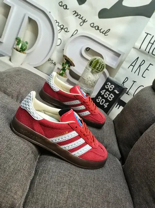 Adidas أحذية رياضية أسلوب حياة جلد سويدي أحمر أبيض ثلاث شرائط 9