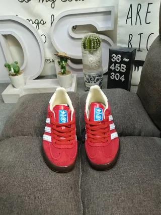 Adidas أحذية رياضية أسلوب حياة جلد سويدي أحمر أبيض ثلاث شرائط 10