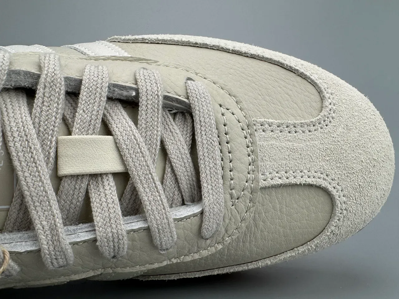 Adidas Samba Beige and Gum حذاء أسلوب حياة 2