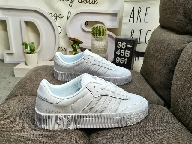 Adidas Samba chaussures lifestyle blanches noires marrons 11