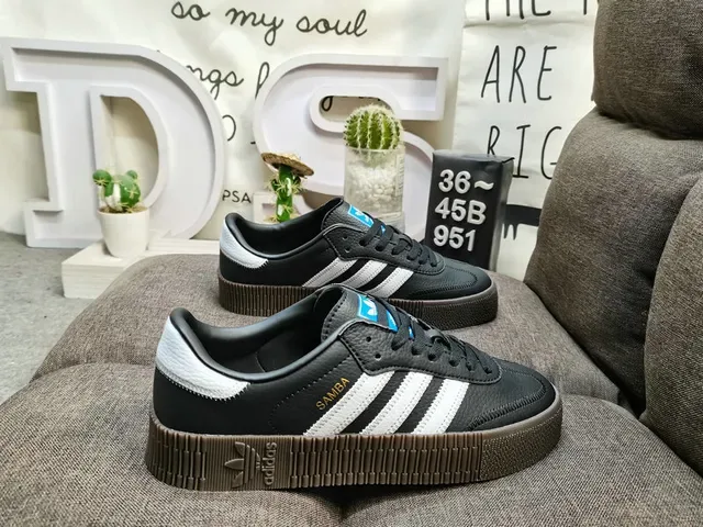 Adidas Samba chaussures lifestyle blanches noires marrons 21