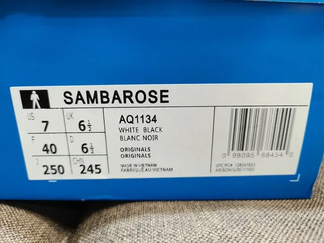 Adidas Samba chaussures lifestyle blanches noires marrons 22