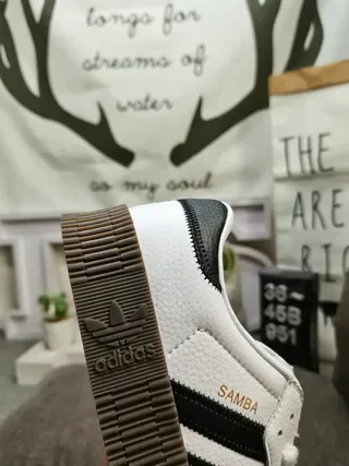 Adidas Samba chaussures lifestyle blanches noires marrons 23