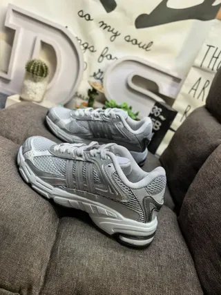 Adidas Zapatillas Lifestyle Plata Malla Metálica 7