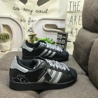 Adidas Superstar أحذية رياضية أسلوب حياة سوداء وفضية معدنية
