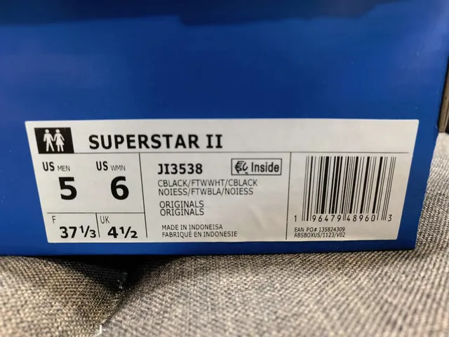 Adidas Superstar 黑色和银色金属生活方式运动鞋 2