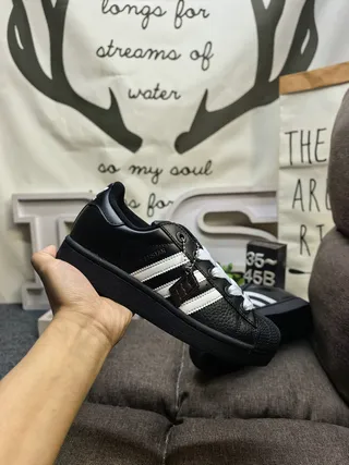Adidas Superstar 黑色和银色金属生活方式运动鞋 5