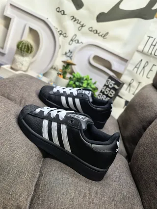 Adidas Superstar 黑色和银色金属生活方式运动鞋 7