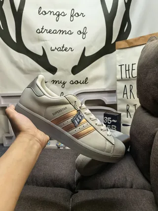 Adidas Superstar 黑色和银色金属生活方式运动鞋 15