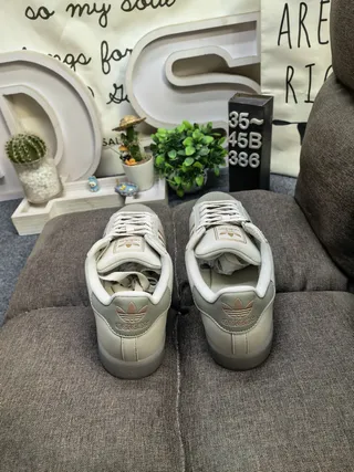 Adidas Superstar 黑色和银色金属生活方式运动鞋 18